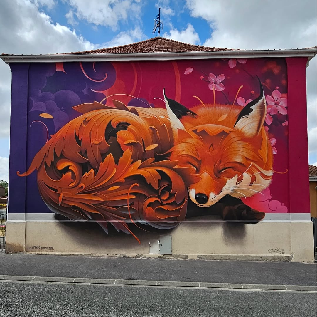 Le Renard Ornemental, a sleeping fox mural by BUBLEGUM in Nœux-les-Mines, France.